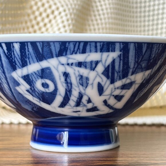 Japanese Cobalt Blue and White Ceramic Rice Cereal Soup Bowl Fish Design - Picture 3 of 11
